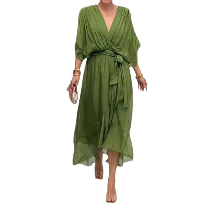 Vestido largo verde oliva de gasa con manga murciélago, escote en V y falda irregular para fiesta o eventos.