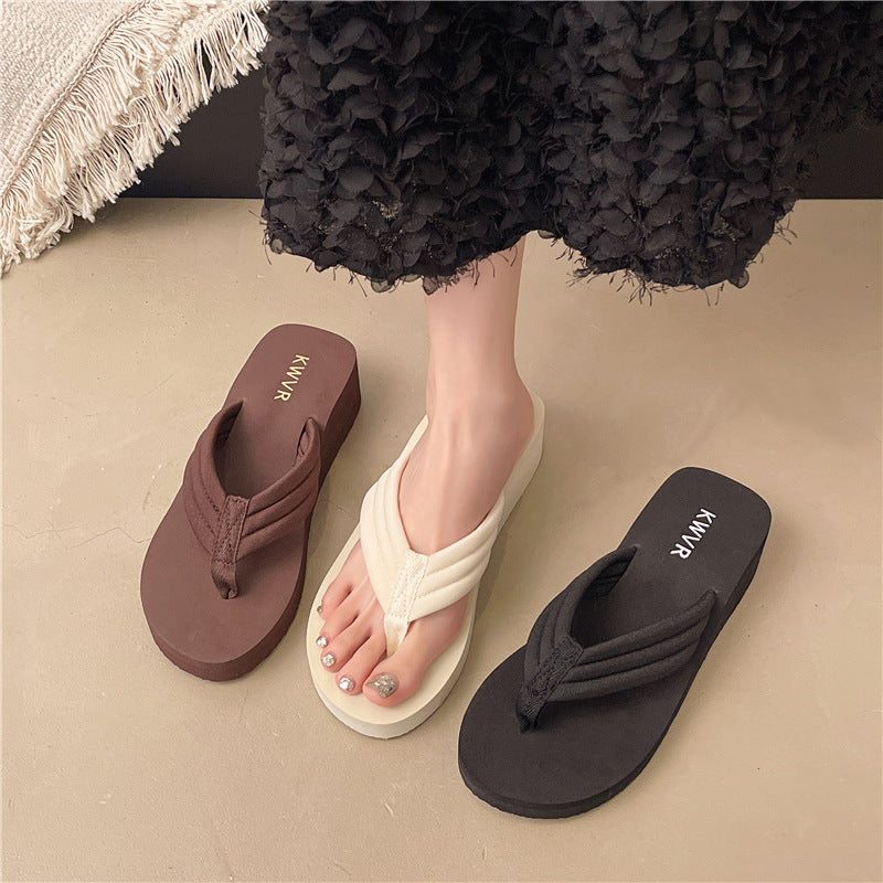 Sandalias de cuña para mujer con plataforma cómoda en colores negro, marrón y beige, estilo casual de playa.