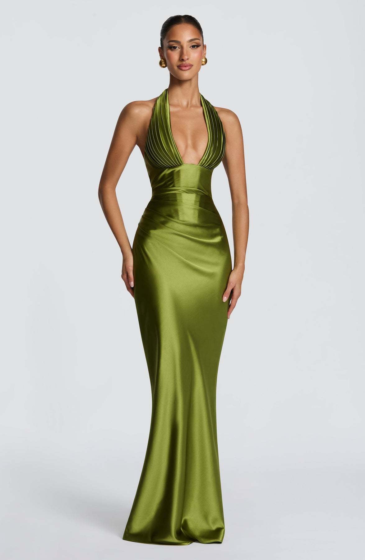 Vestido Largo de Satén con Cuello Halter y Escote en V - Estilo y Confianza | ZYVA