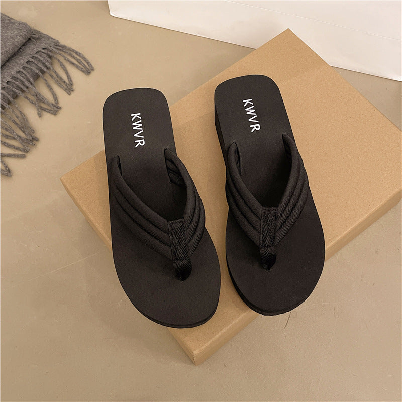 Sandalias de cuña negras para mujer con plataforma cómoda y tiras acolchadas, ideales para playa y verano.