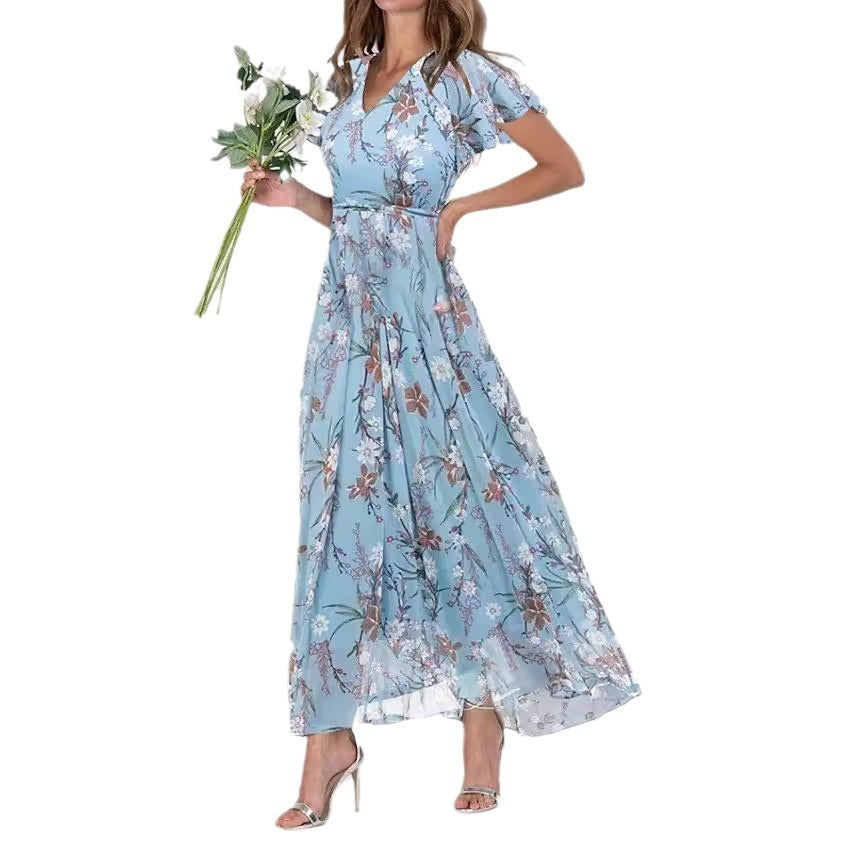 Vestido midi de gasa azul con estampado floral, escote en V y volantes elegantes para verano y eventos.