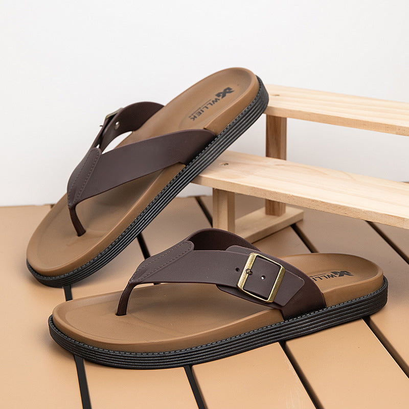 Sandalias de playa para hombre en color marrón con hebilla dorada y suela antideslizante negra de PVC.