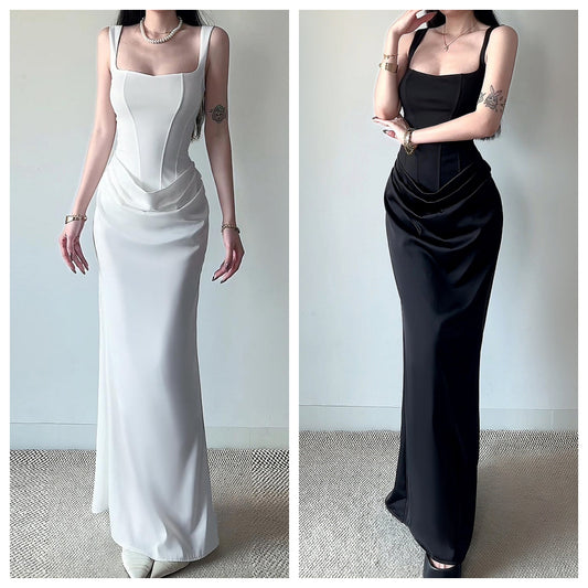 Vestido de noche negro y blanco con diseño bodycon, corte sirena y escote cuadrado para eventos elegantes.
