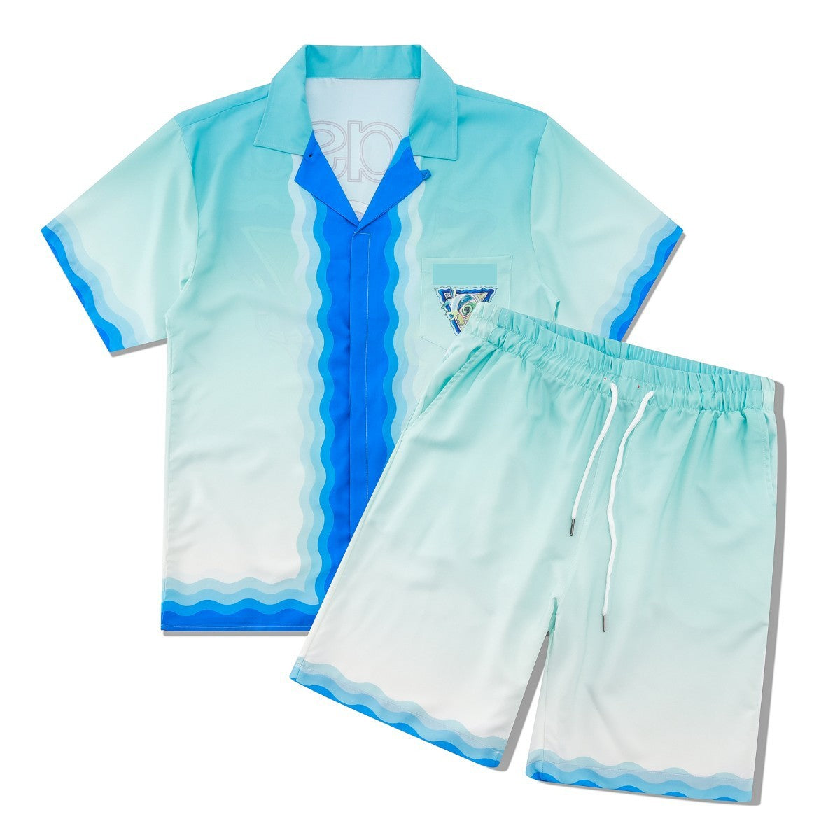 Conjunto casual para hombre de camisa azul con cuello cubano y pantalones cortos con diseño de ondas veraniegas.